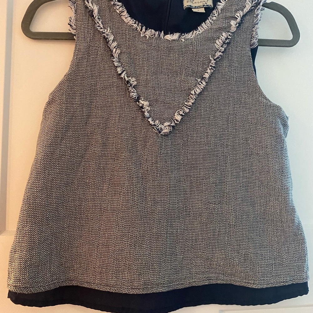 Sleeveless Top with Blue Underlining/Perfect for Work/Transitioning 🦋